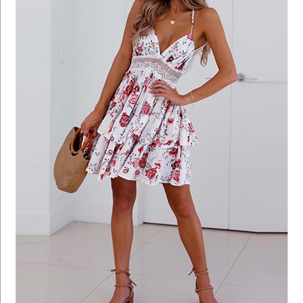 Host Pick x2 🌟 Gorgeous crochet halter dress - Picture 3 of 8